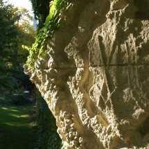 Die künstlerisch aufgearbeitete Kopie des Wappens am originalen Standort Sanierung Kurfürstliches Wappen Moritzbastei Leipzig